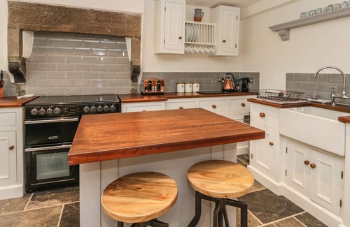 Forfar House | CROSSTON FARM, pet friendly, luxury holiday cottage in Forfar