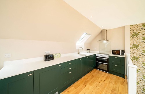 Dunkeld Cottage | Curlew Corner - a cottage that sleeps 2 guests in 1 bedroom