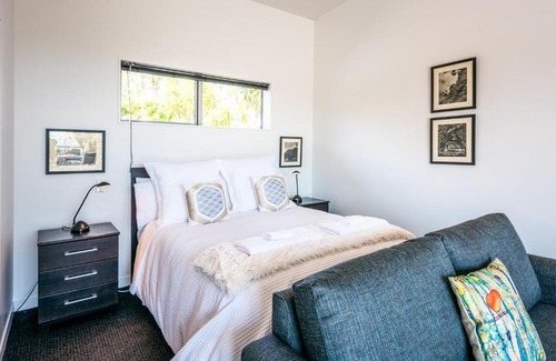 Matiatia Bay Apartment | Delamore Cove - Manuka /You've Got It Maid