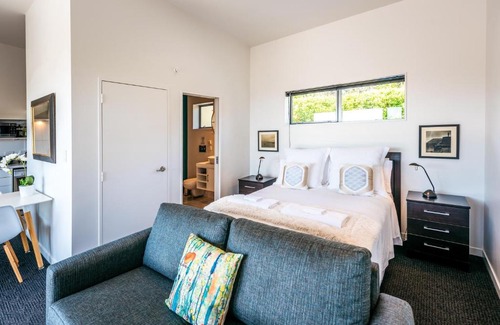 Matiatia Bay Apartment | Delamore Cove - Manuka /You've Got It Maid