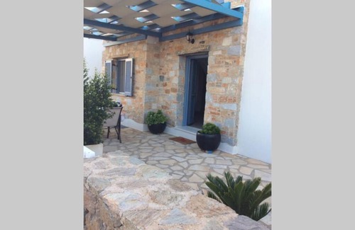 Syros House | Despina's House: Modern apt in tranquil location