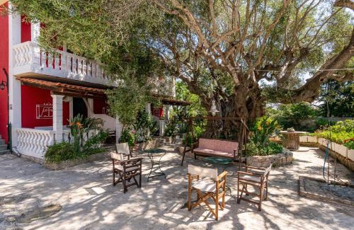 Vasilikos Apartment | Dopia's Garden Studios