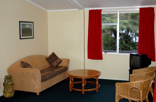 New Plymouth Hostel | Egmont Eco Leisure Park - Hostel