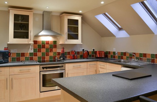 Kinlochleven Cottage | Enjoy stunning views of mountains, lochs and glens from this delightful apartment, which lies in a v