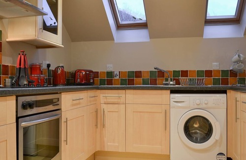 Kinlochleven Cottage | Enjoy stunning views of mountains, lochs and glens from this delightful apartment, which lies in a v