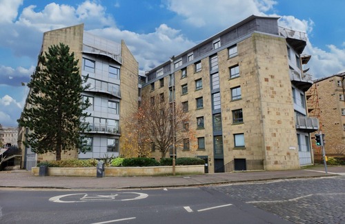 New Town Apartment | Fabulous 3 bedroom property in city centre location. Sleeps 5.