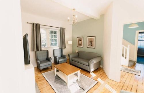 Birnam House | Factors House - A comfy cottage in countryside park with WIFI and access to bar and pool