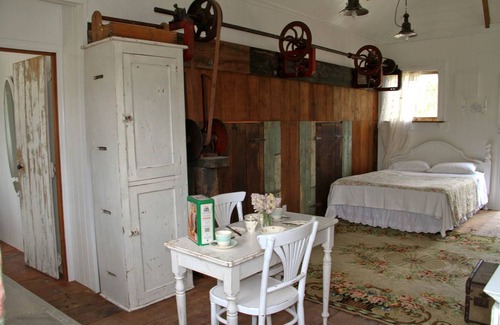 Puhoi House | Farmhouse ∙ 1 bedroom ∙ 2 guests