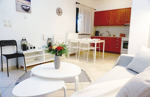 Kalamata House | Garden Family House