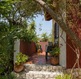 Kalamaki Apartment | Garden of Eden