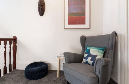 Launceston CBD Apartment | Generous Victorian Terrace in CBD – parking & wifi