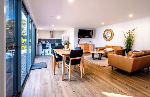 Coles Bay Apartment | Harbour Master - Freycinet Holiday Houses