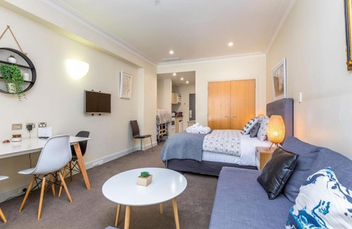 Auckland Central Business District Apartment | Heritage Haven by viaduct CBD - pool gym tennis