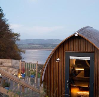Cupar House | Hillside Snug with hottub which sleeps-2 in Fife