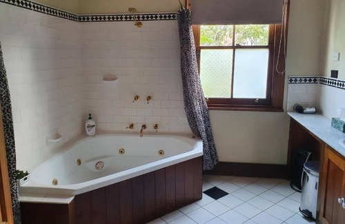Sorell Hostel | Historical Experience Two Bedroom Spa Unit