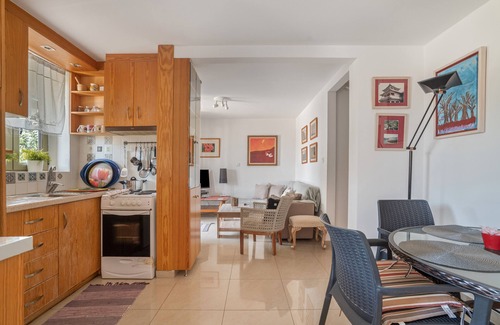 Mazarakata House | Holiday Home 'Marias Charming Mezonet' with Mountain View