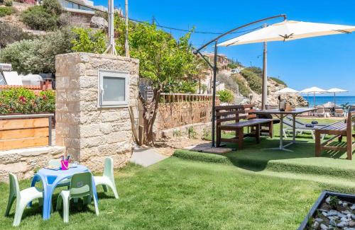 Lygaria House | Holiday Homes BlueGreen - Beachfront, Pool, Garden and BBQ - near Heraklion