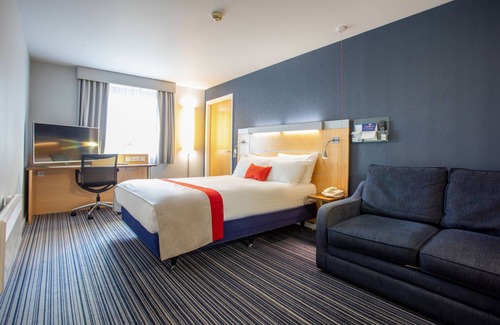 Dunfermline Hotel | Holiday Inn Express Dunfermline by IHG
