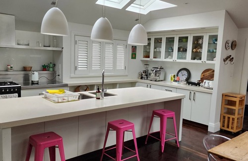 Karori House | Home with Hot Tub, Heated Pool & Tennis Court
