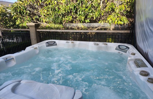 Karori House | Home with Hot Tub, Heated Pool & Tennis Court