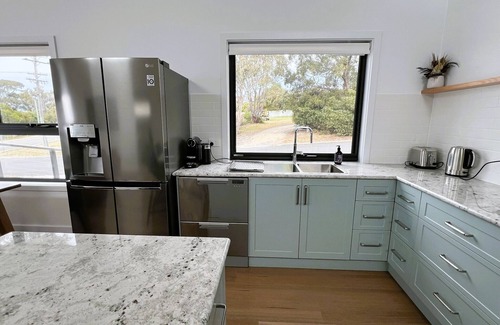 Binalong Bay House | HORIZON at BINALONG BAY Have fun with the whole family at this new beach house.
