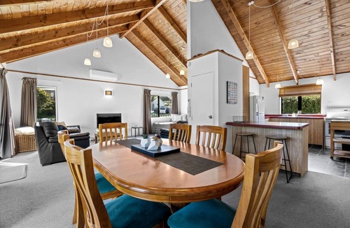 Waihi Beach House | House ∙ 1 bedroom ∙ 7 guests