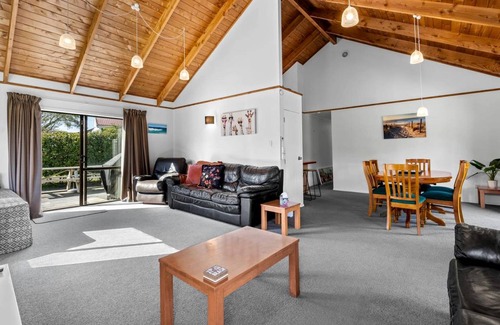 Waihi Beach House | House ∙ 1 bedroom ∙ 7 guests