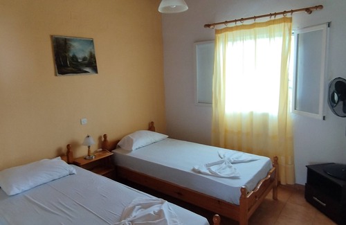 Kompi House | House Giannis Haikos Two minutes walk to the beach Peroulia