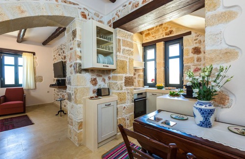 Achlades Villa | Impeccable stone-built villa, tastefully decorated, large garden, 50 m2 pool!
