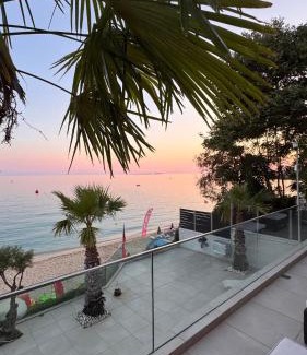 Lassi House | Infinity Beach House by KLV