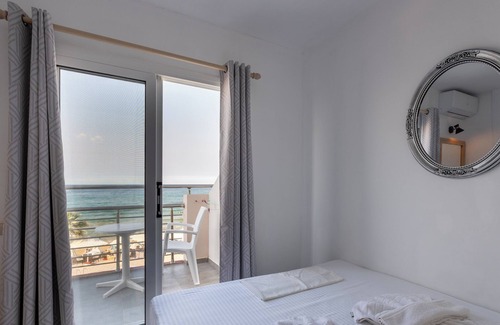Malia House | Laplaya Beach