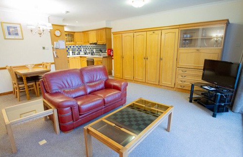 Kinloch Rannoch Villa | Loch Rannoch Highland Club, Red Squirrel 4