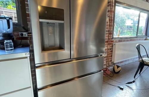 Lynmore House | Loft Style Living Close to Redwoods, bar, bakery. Perfect for Family's, MBikers.