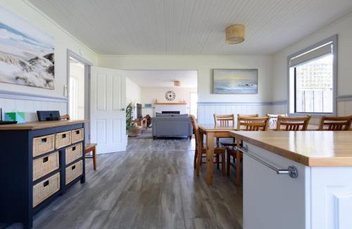 Lulworth House | Lulworth Coastal Getaway - Close To The Beach