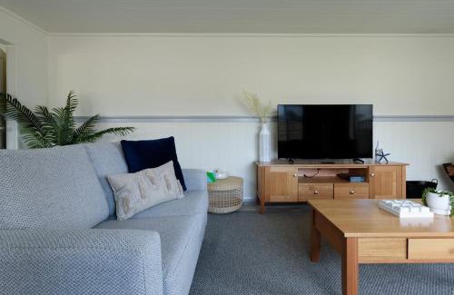 Lulworth House | Lulworth Coastal Getaway - Close To The Beach
