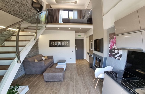 Paralia Ofryniou Apartment | LUXSUITES