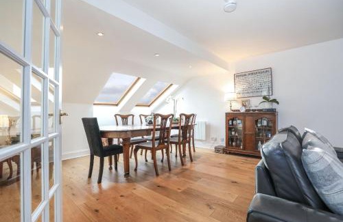 Old Town Apartment | Luxury 3 Bed Royal Mile Apartment