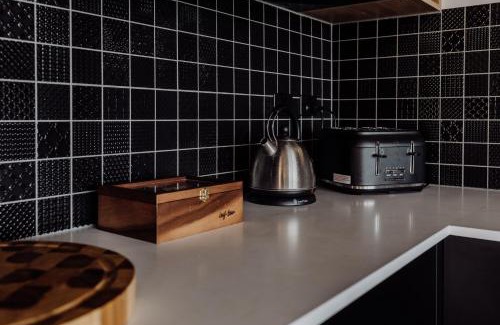 St Helens House | Luxury Coastal Retreat - Short Stroll to St Helens