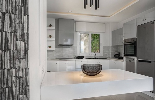 Neromilos Villa | Luxury Holiday Villa with Panoramic Sea Views, A/C, Private Pool and Jacuzzi - Close to Beaches!