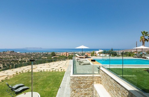 Vathianos Kampos Villa | Luxury Villa GG with private heated pool