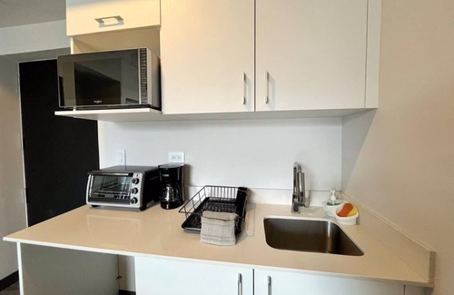 Mata Redonda Apartment | Macaw at 20's Pool, Gym & Stylish City Stay