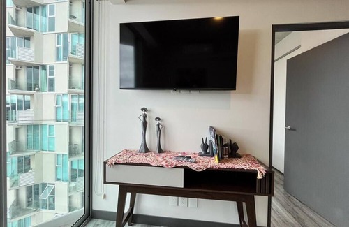 Mata Redonda Apartment | Macaw at 20's Pool, Gym & Stylish City Stay