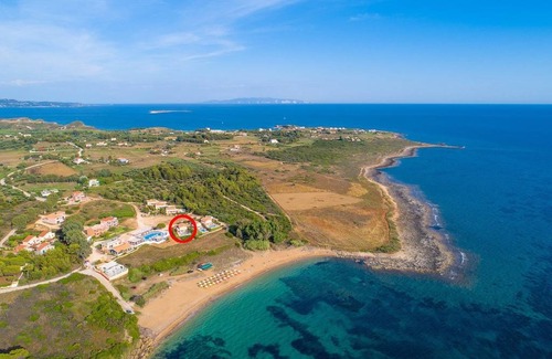 Kounopetra Villa | Maria Beach House: Large Private Pool, Walk to Beach, Sea Views, A/C, WiFi