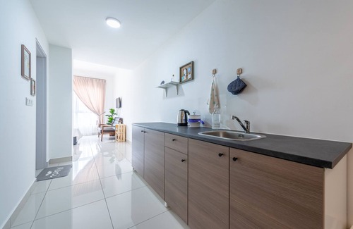 Sungai Buloh Condo | Mario's suite with direct MRT link & indulge in 50m infinity pool