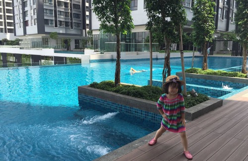 Sungai Buloh Condo | Mario's suite with direct MRT link & indulge in 50m infinity pool