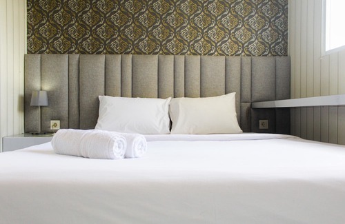 Pondok Aren Hotel | Minimalist and Cozy Studio Bintaro Icon Apartment