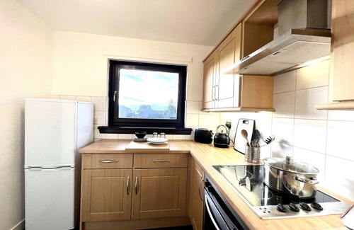 North Glasgow Apartment | Modern & Cosy 2 bedroom Flat with Free Parking - 5 minutes from City Centre