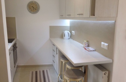 Ano Kipseli Apartment | Modern, sunny, bright downtown apartment.