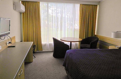 Zeehan Hotel | Motel ∙ 2 bedrooms ∙ 10 guests