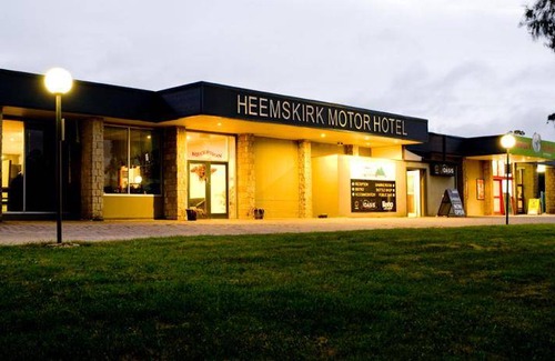 Zeehan Hotel | Motel ∙ 2 bedrooms ∙ 10 guests